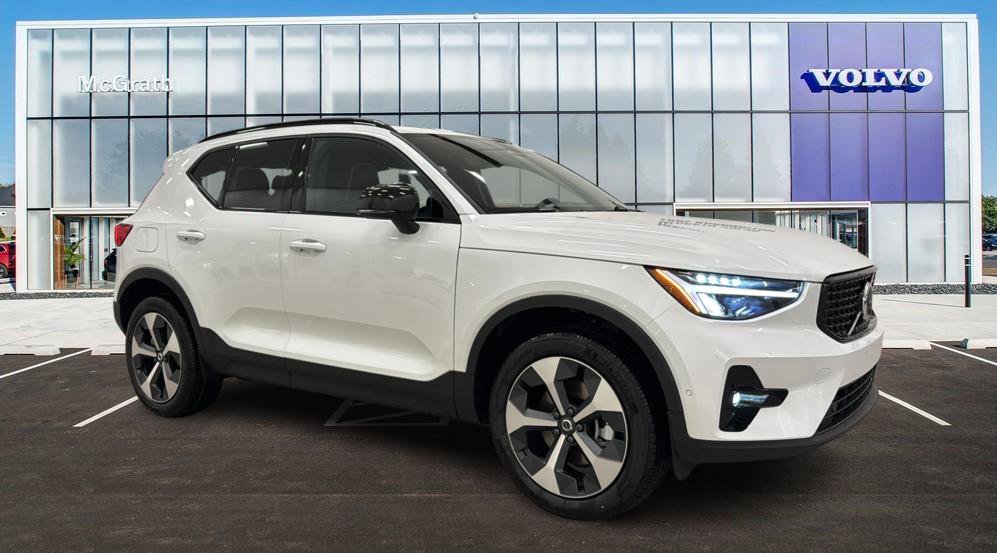 New 2026 Volvo XC40 B4 Plus w/ Climate Package