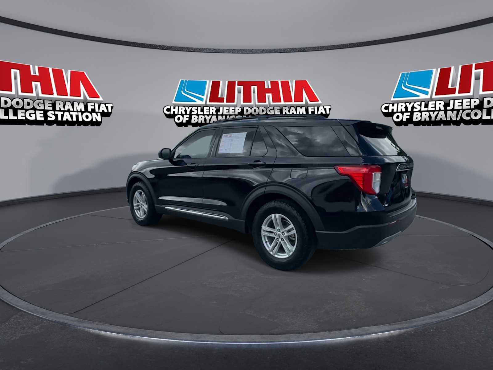 Used 2024 Ford Explorer XLT w/ Equipment Group 202A RWD image 6