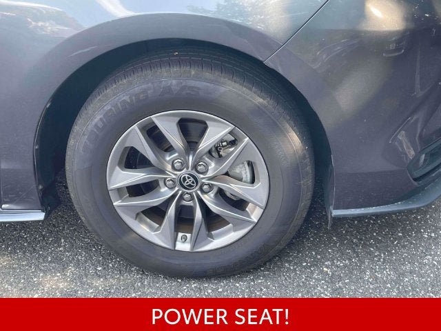 Certified 2025 Toyota Sienna XLE FWD image 11