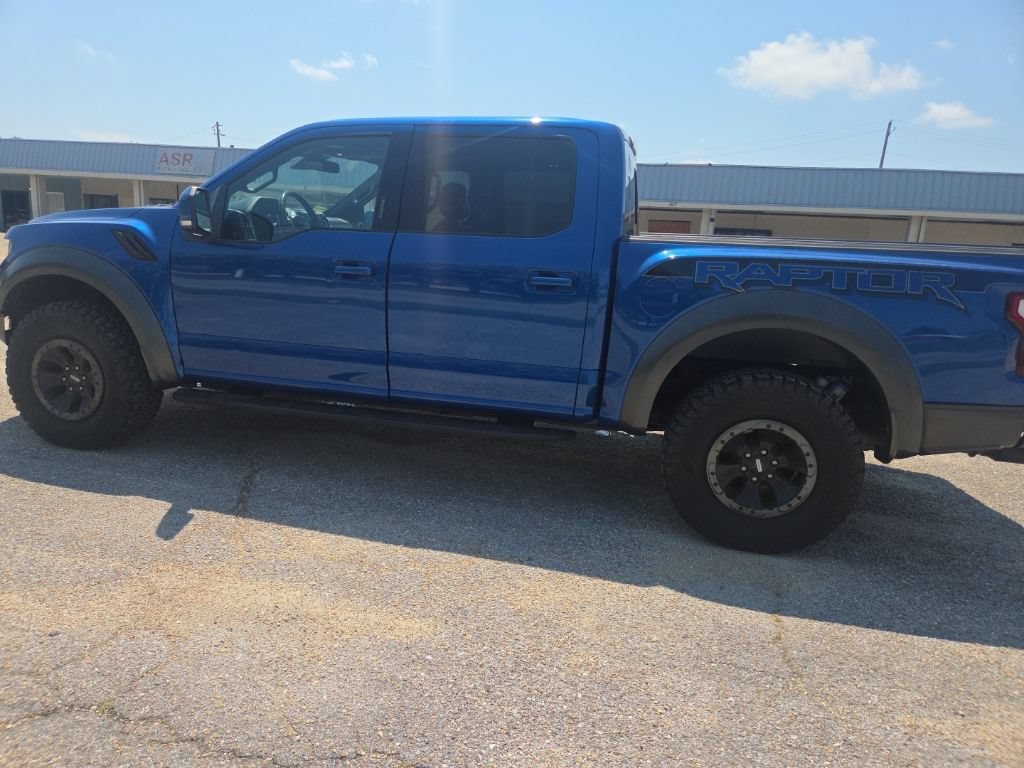 Used 2017 Ford F150 Raptor w/ Equipment Group 802A Luxury AWD/4WD image 6