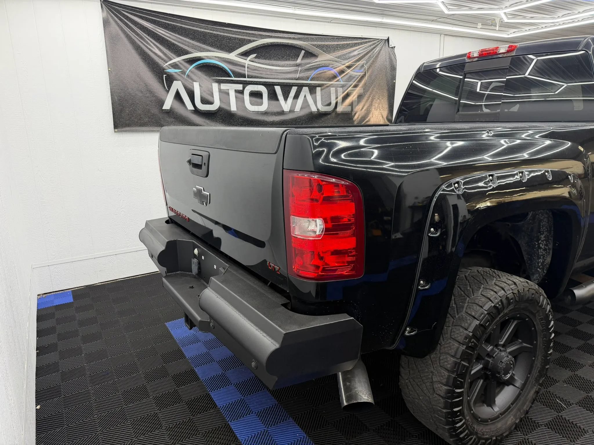 Used 2012 Chevrolet Silverado 2500 LTZ w/ LTZ Plus Package AWD/4WD image 3