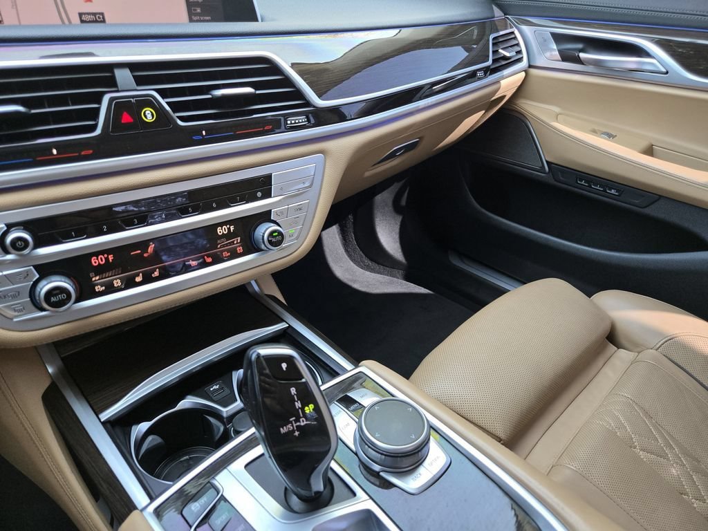Used 2022 BMW 740i RWD image 14