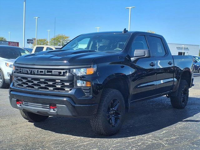 Used 2024 Chevrolet Silverado 1500 Custom Trail Boss w/ LPO, Dark Essentials Package image 2