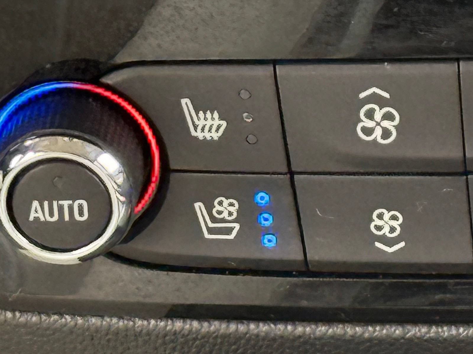 Used 2023 Buick Enclave Avenir w/ Avenir Technology Package AWD/4WD image 5
