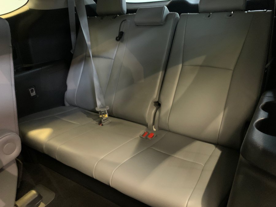 Used 2021 Toyota Highlander XLE AWD/4WD image 46