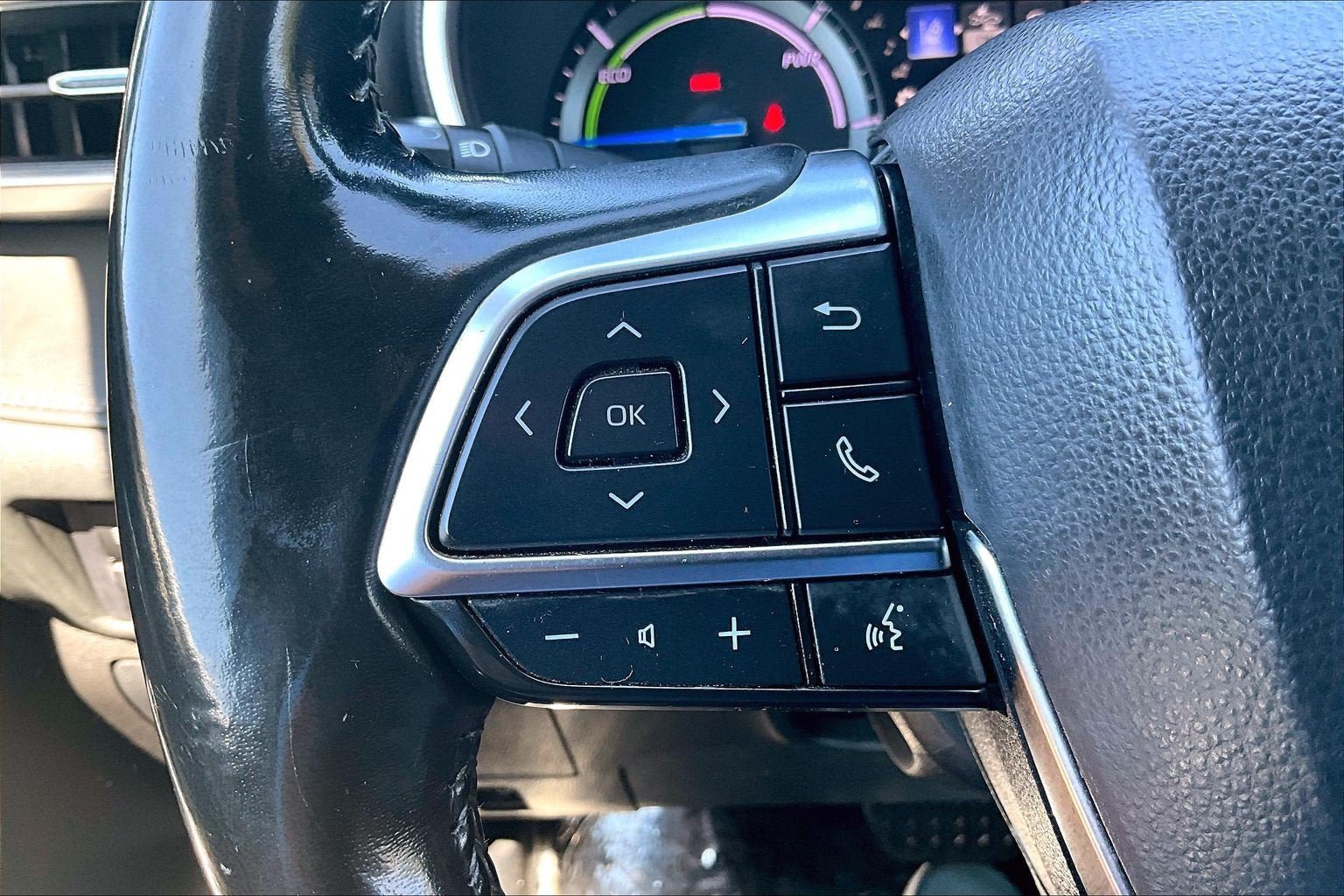 Used 2021 Toyota Highlander XLE AWD/4WD image 17