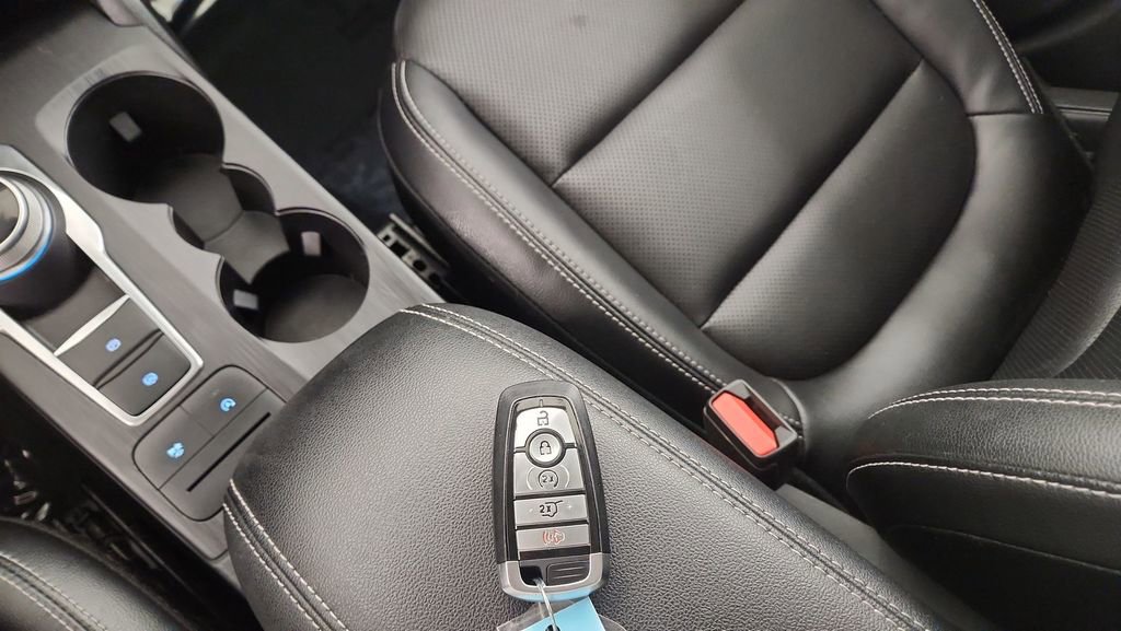 Used 2022 Ford Escape SEL image 21