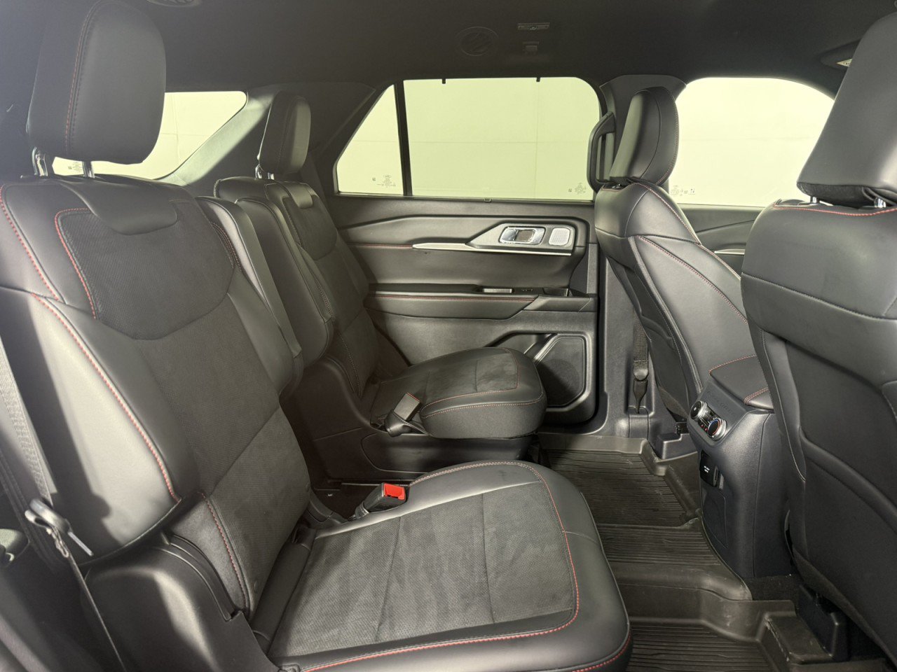 Used 2025 Ford Explorer ST RWD image 13