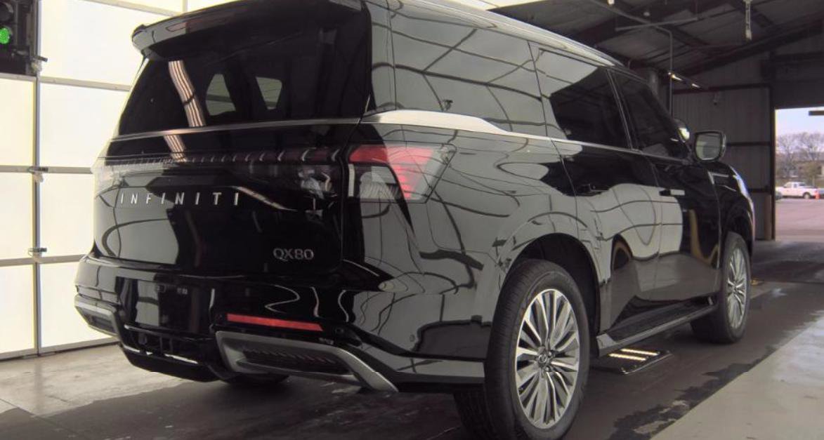 Certified 2025 INFINITI QX80 Luxe image 4