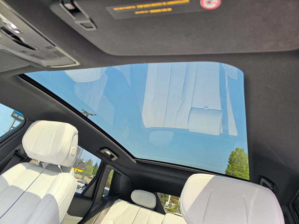 Used 2024 Cadillac Lyriq Luxury AWD/4WD image 11