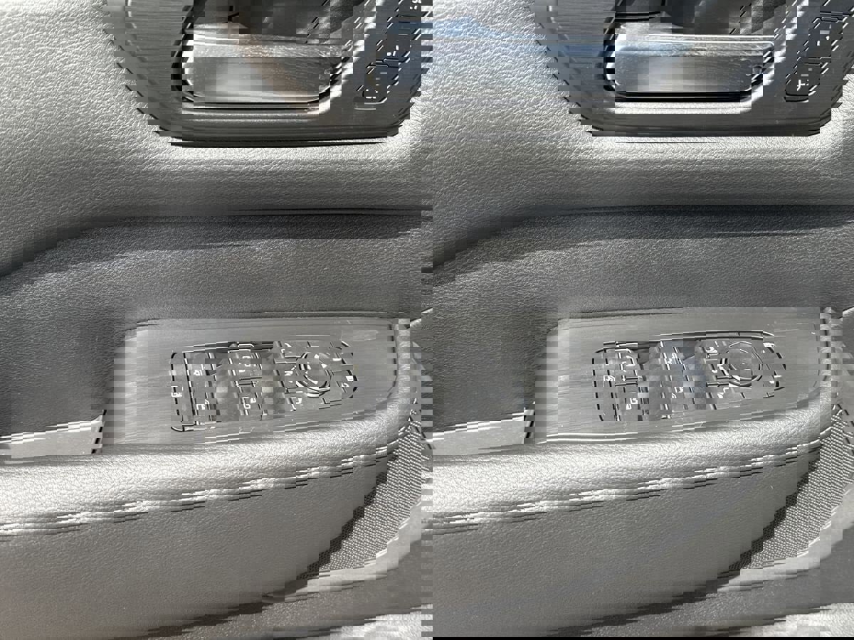 New 2026 Nissan Armada SL w/ Captain's Chari Seat Package image 20