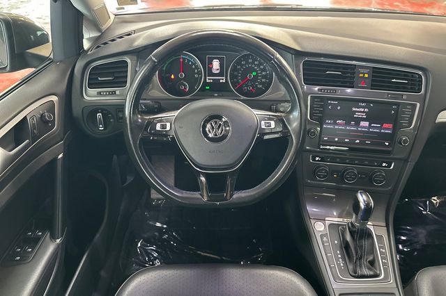 Used 2016 Volkswagen e-Golf SEL Premium w/ Driver Assistance Package image 16
