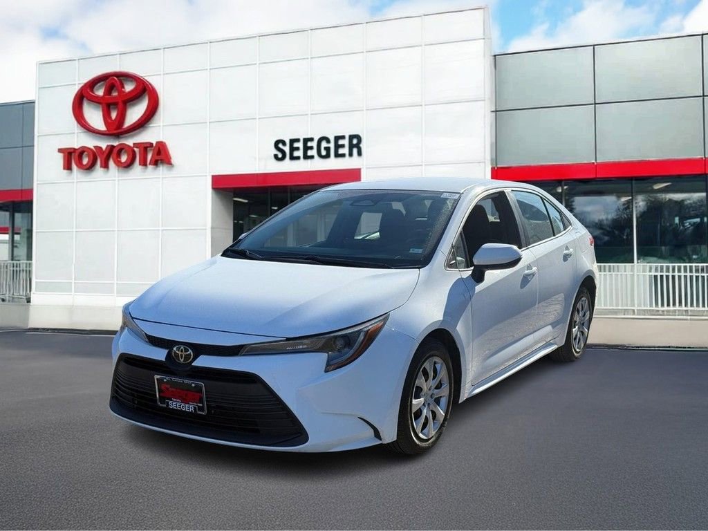 Used 2024 Toyota Corolla LE image 8