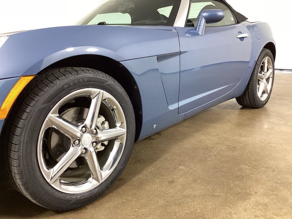 Used 2007 Saturn Sky w/ Premium Trim Pkg RWD image 2