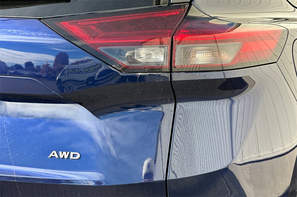 Used 2025 Nissan Rogue SV image 29