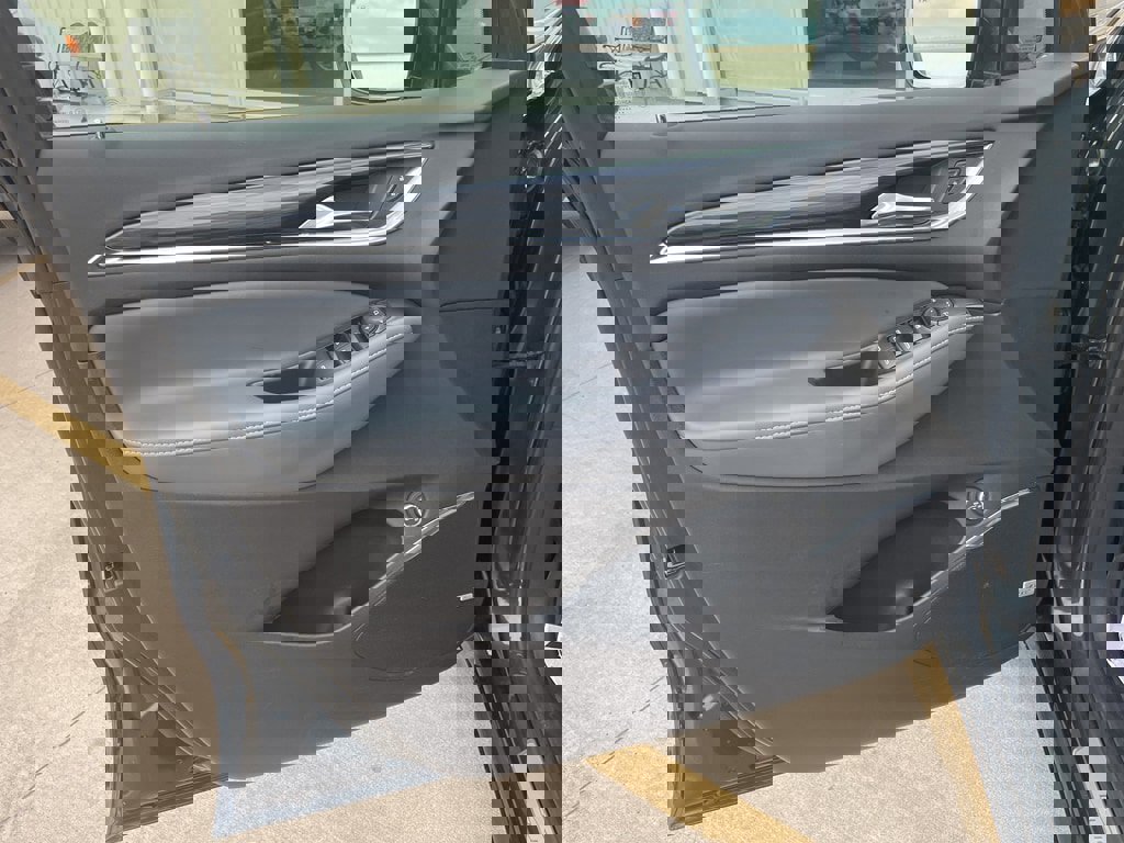 Used 2021 Buick Enclave Essence w/ Sound and Sites Package image 18