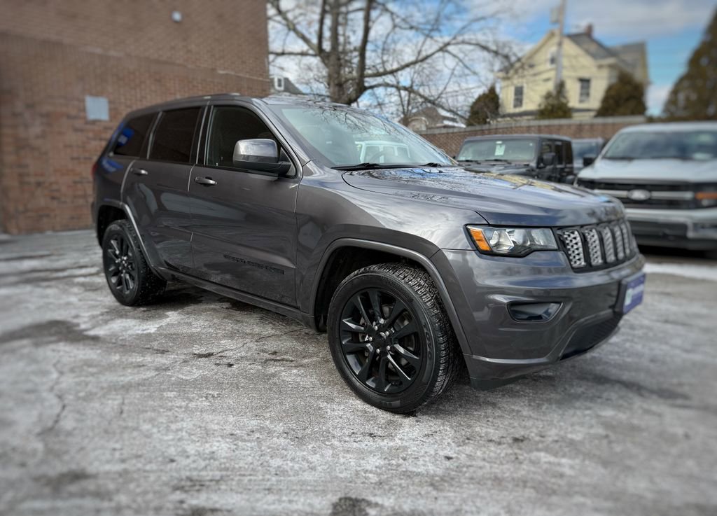 Used 2018 Jeep Grand Cherokee Altitude image 3