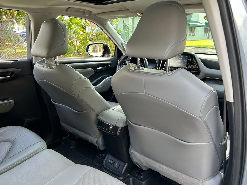 Used 2021 Toyota Highlander Limited image 41
