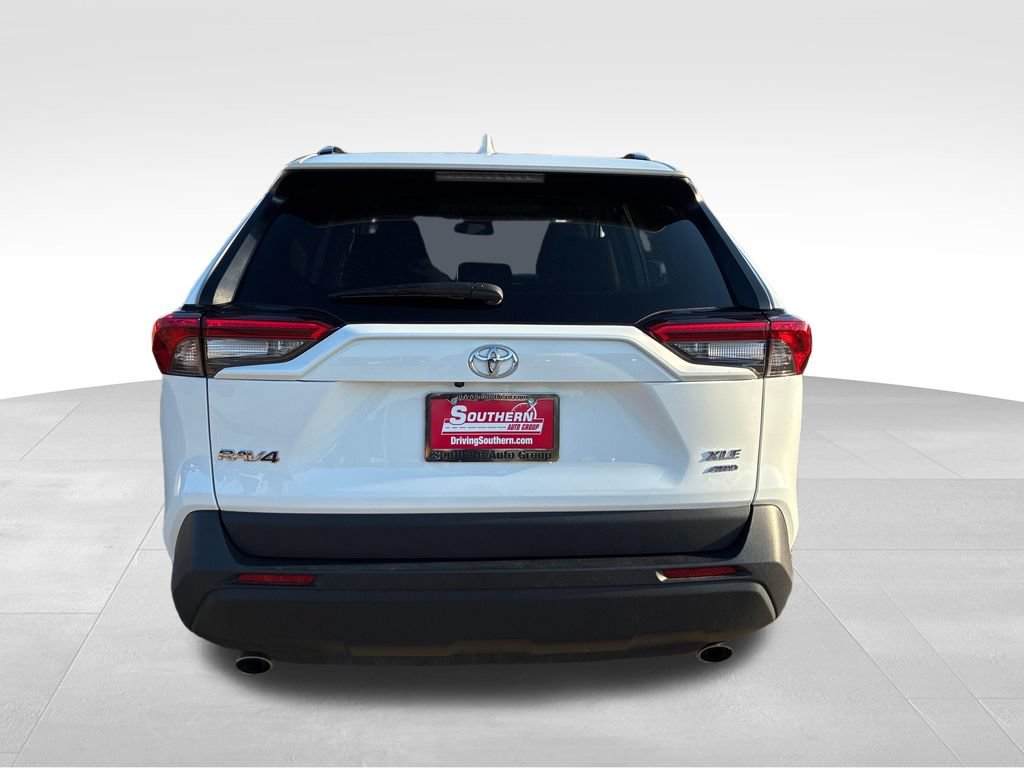 Used 2024 Toyota RAV4 XLE AWD/4WD image 4