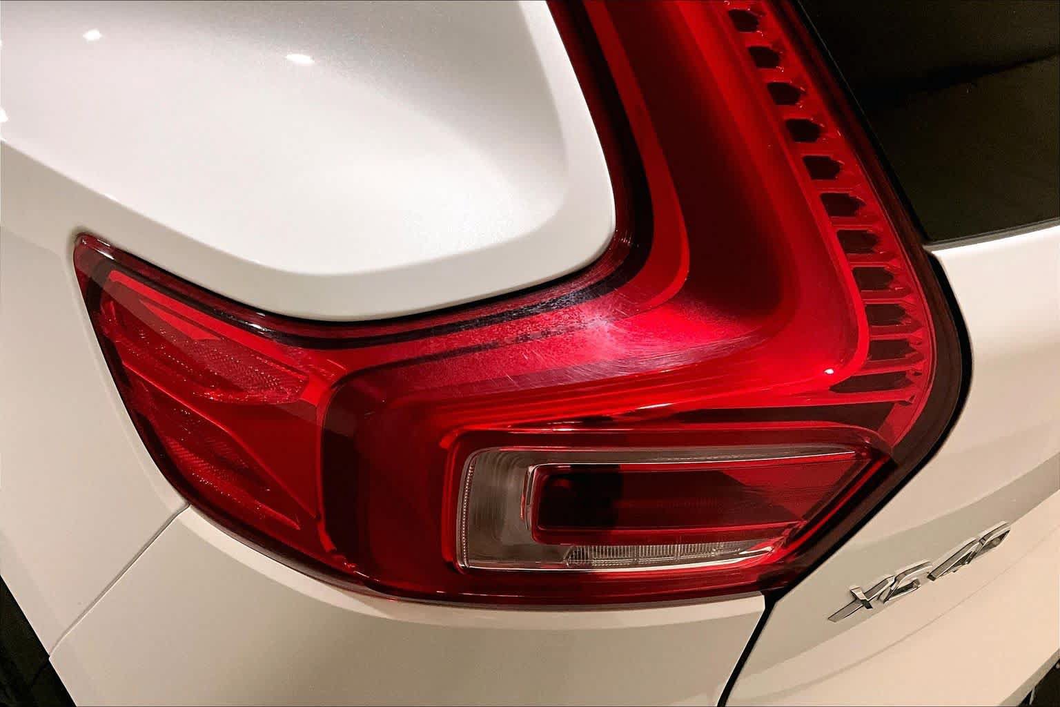 Used 2021 Volvo XC40 T5 R-Design w/ Advanced Package AWD/4WD image 27