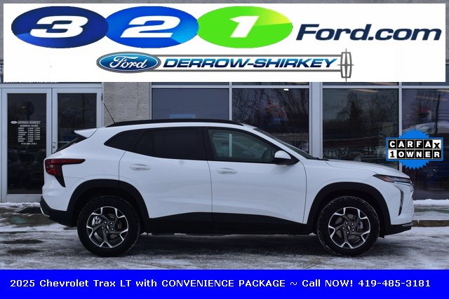 Used 2025 Chevrolet Trax LT w/ LT Convenience Package image 3