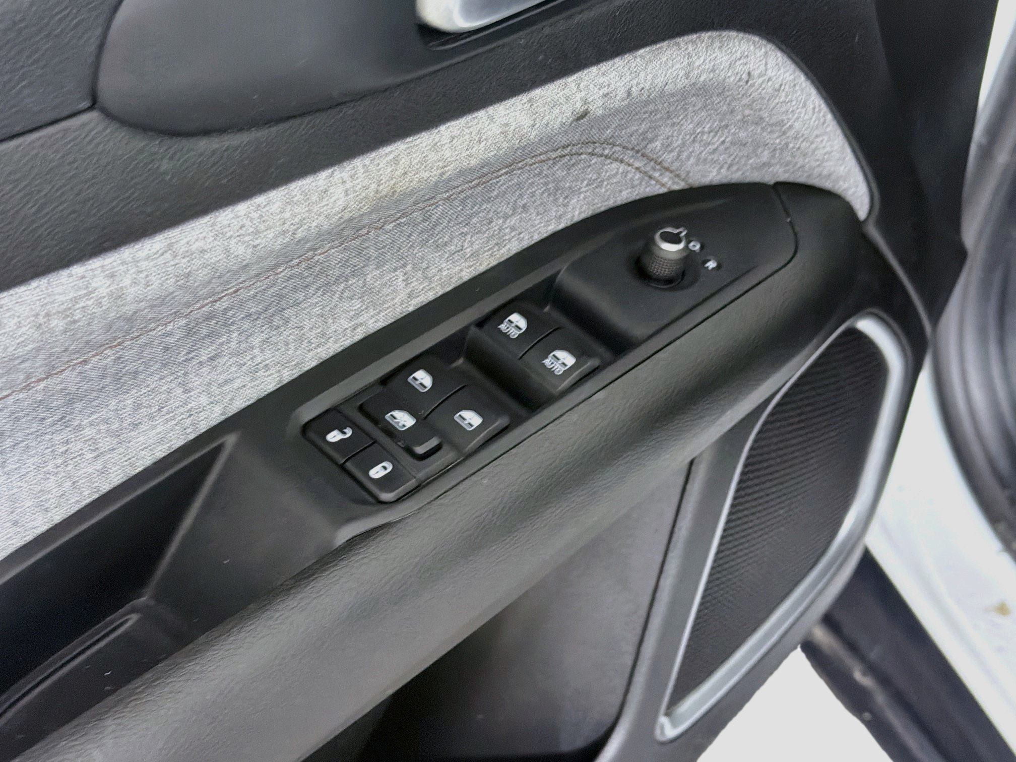 Used 2023 Jeep Compass Latitude AWD/4WD image 15