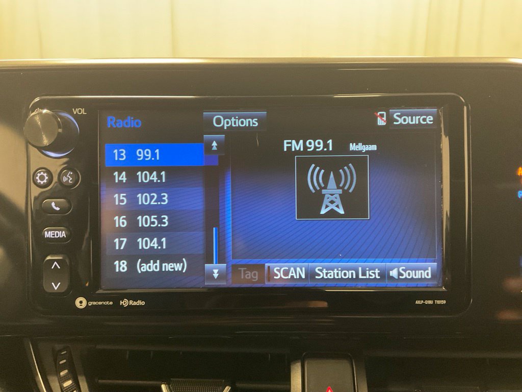 Used 2018 Toyota C-HR XLE FWD image 24