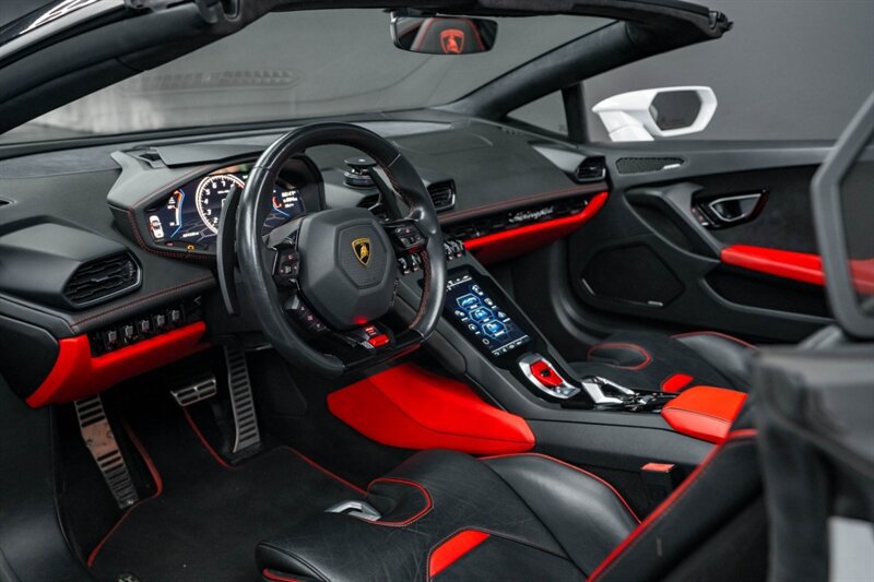 Used 2021 Lamborghini Huracan EVO RWD image 14