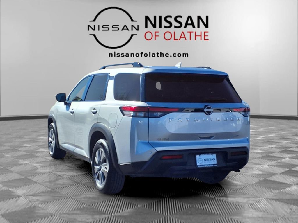 Certified 2025 Nissan Pathfinder SV image 3