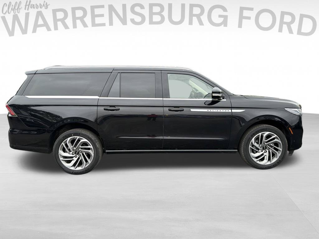 Used 2025 Lincoln Navigator L Reserve AWD/4WD image 8