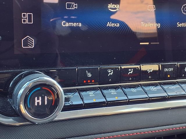 Used 2024 Chevrolet Colorado Z71 w/ Z71 Convenience Package 2 image 5