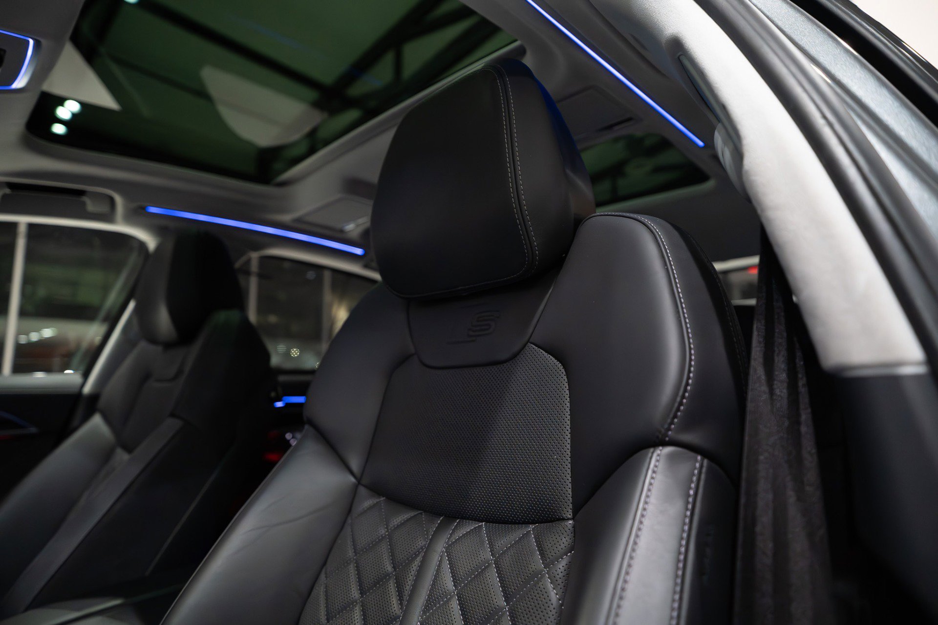 Used 2023 Audi S8 w/ S8 Comfort Plus Package image 19