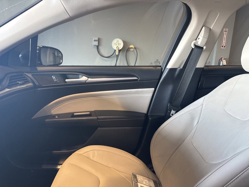 Used 2017 Ford Fusion Titanium image 22