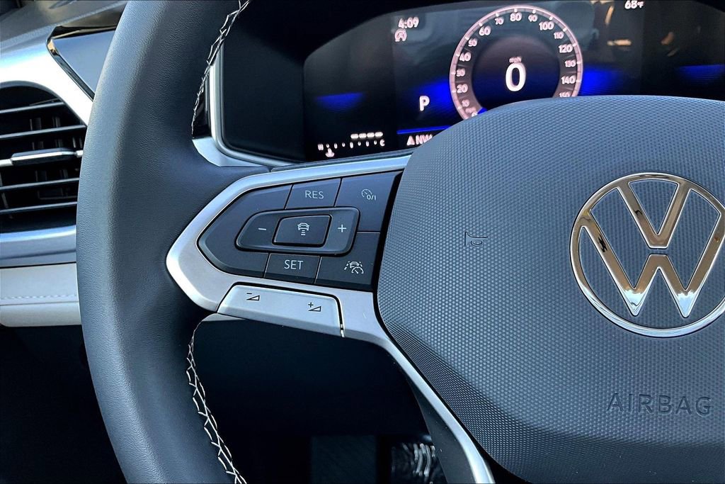 New 2026 Volkswagen Taos SE image 9