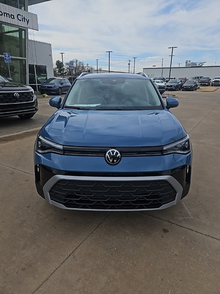 New 2026 Volkswagen Taos SE image 2