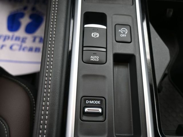 Used 2025 Nissan Pathfinder Platinum image 16