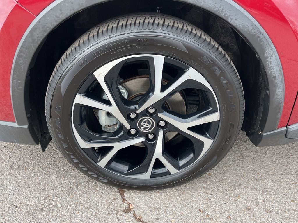 Used 2018 Toyota C-HR XLE image 7