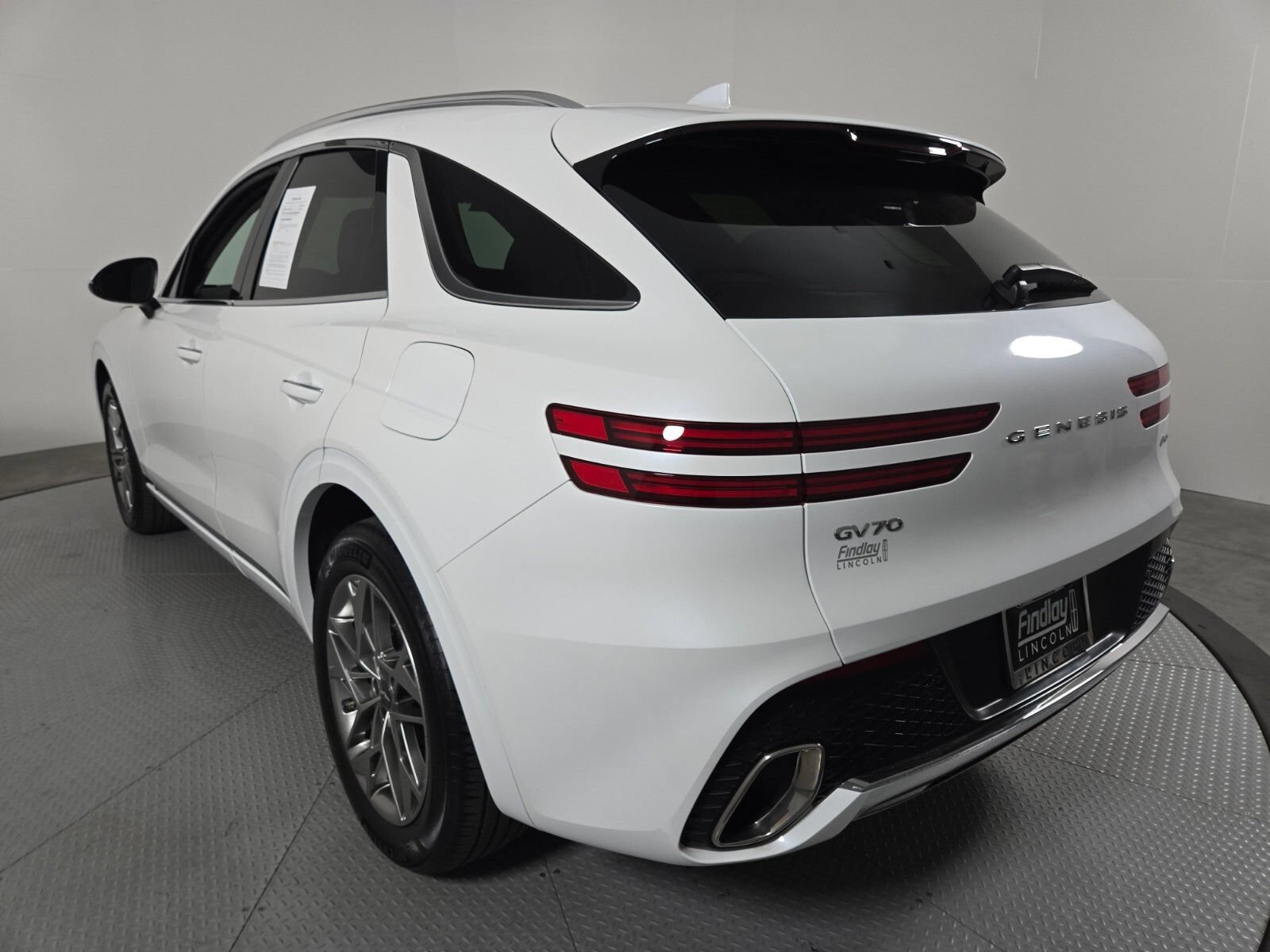 Used 2025 Genesis GV70 2.5T AWD/4WD image 6
