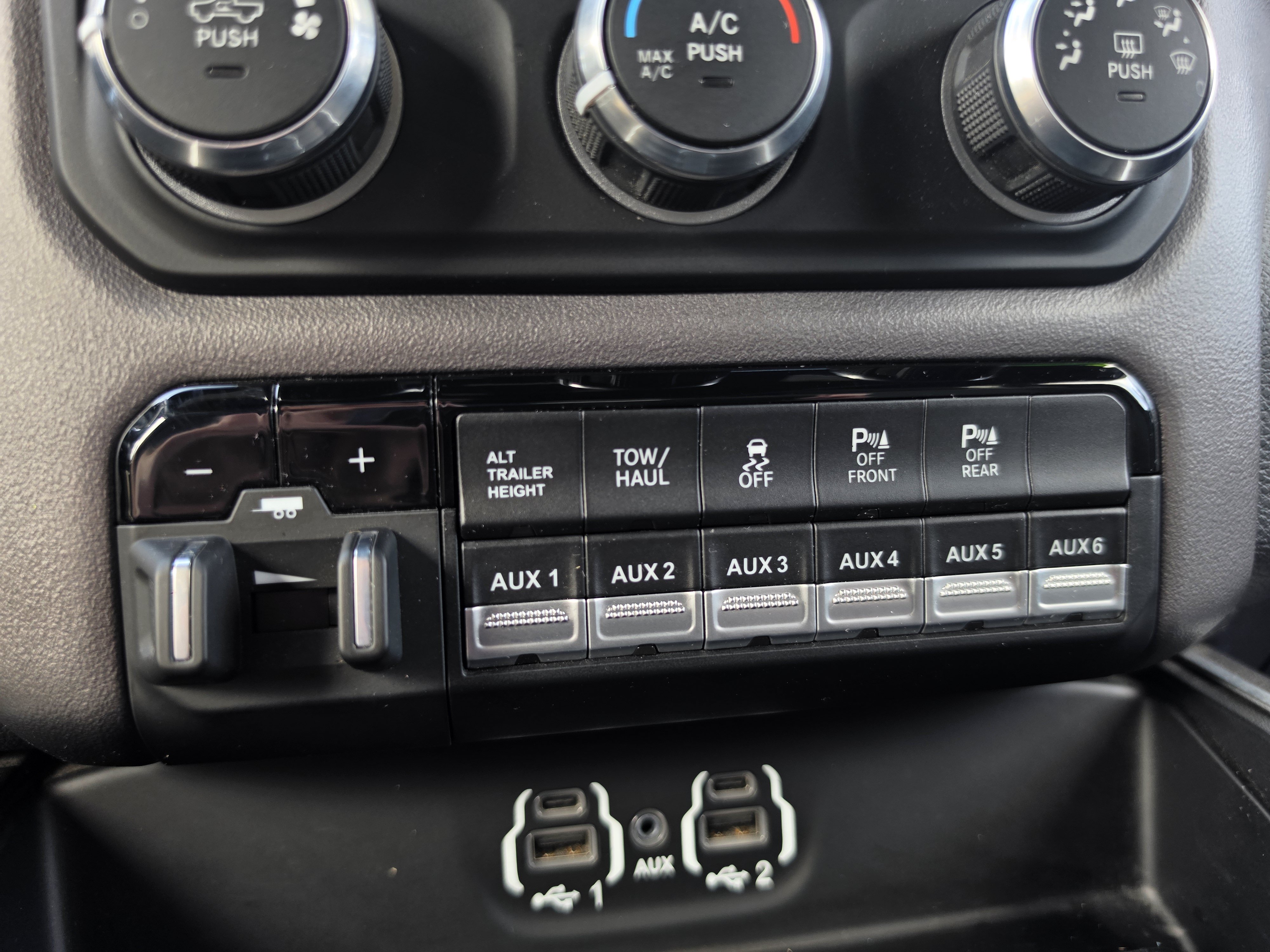 Used 2022 RAM 2500 Big Horn w/ Night Edition AWD/4WD image 32
