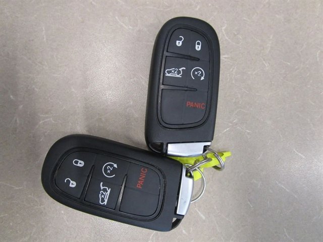Used 2021 Jeep Cherokee Trailhawk w/ Premium Leather Package image 25