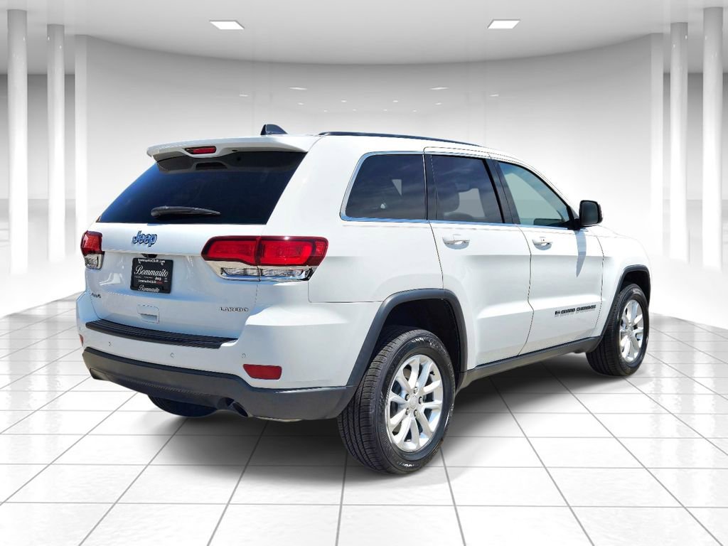 Used 2022 Jeep Grand Cherokee Laredo X AWD/4WD image 3