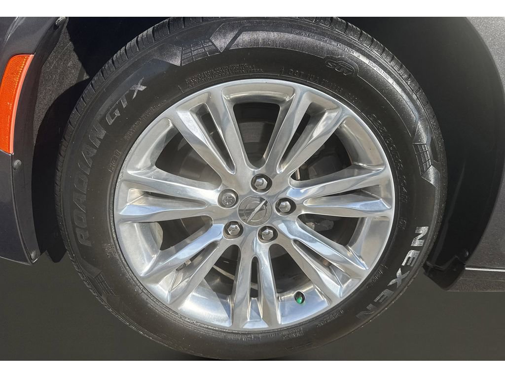 Used 2018 Chrysler 300 Touring L image 11