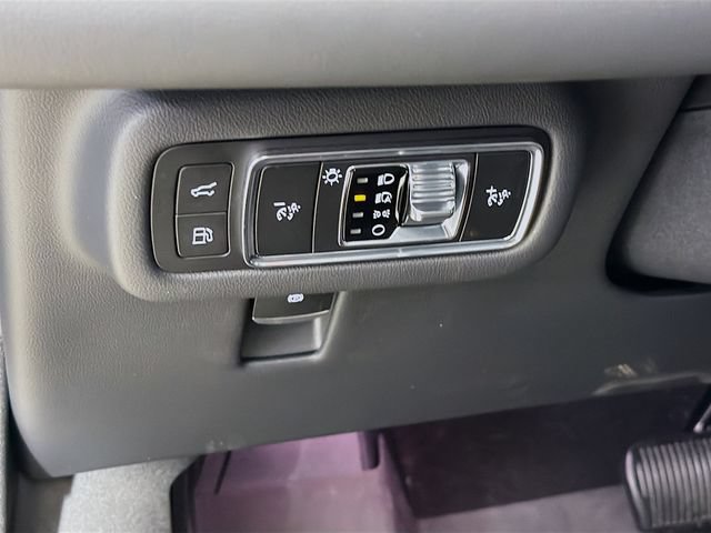 Certified 2025 Lincoln Nautilus Premier w/ Jet Appearance Package AWD/4WD image 12