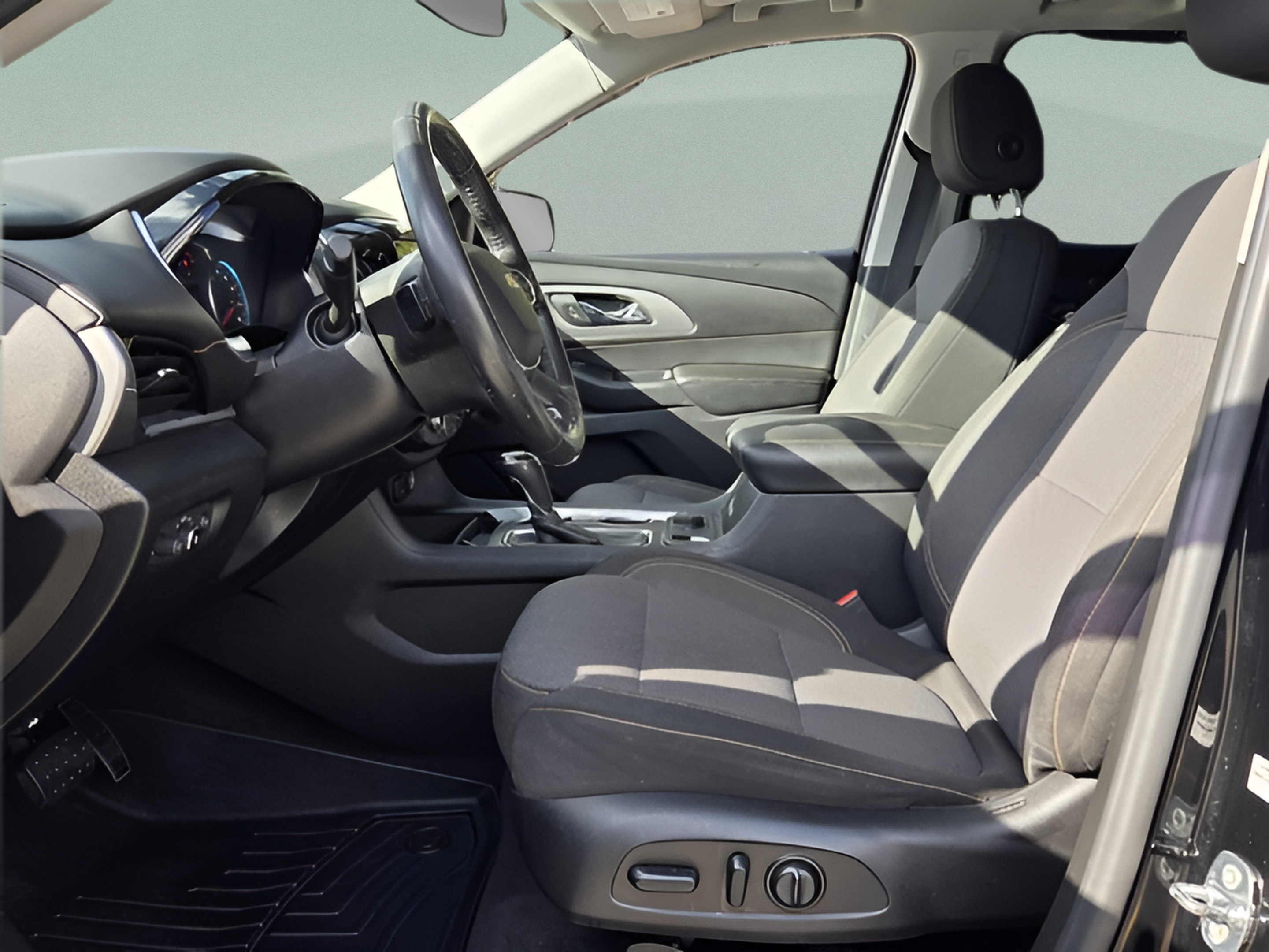 Used 2018 Chevrolet Traverse LT FWD image 9