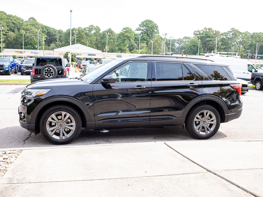 Used 2026 Ford Explorer Active w/ Active Comfort Package AWD/4WD image 3