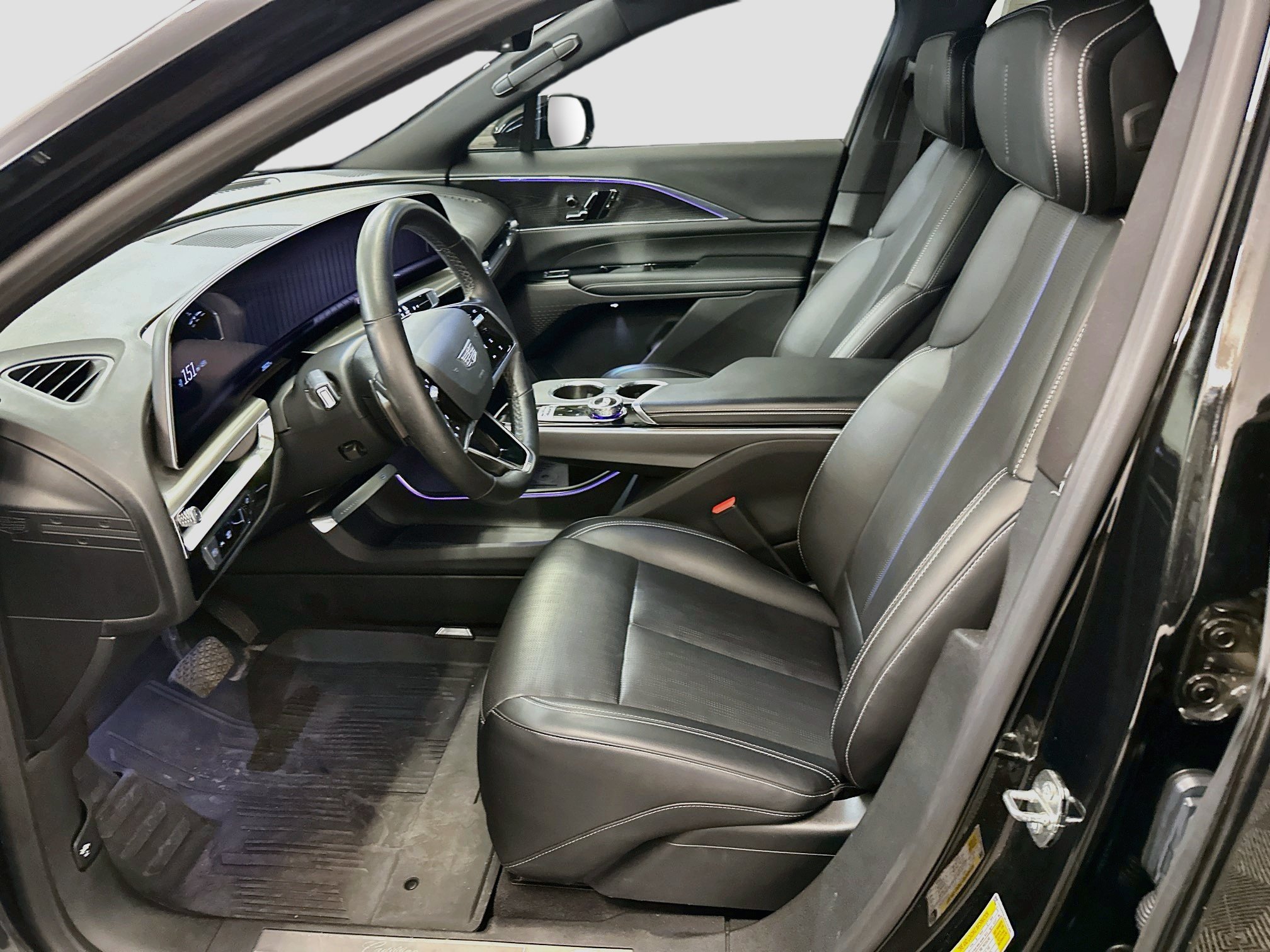 Used 2024 Cadillac Lyriq Luxury w/ LPO, Floor Liner Package AWD/4WD image 13