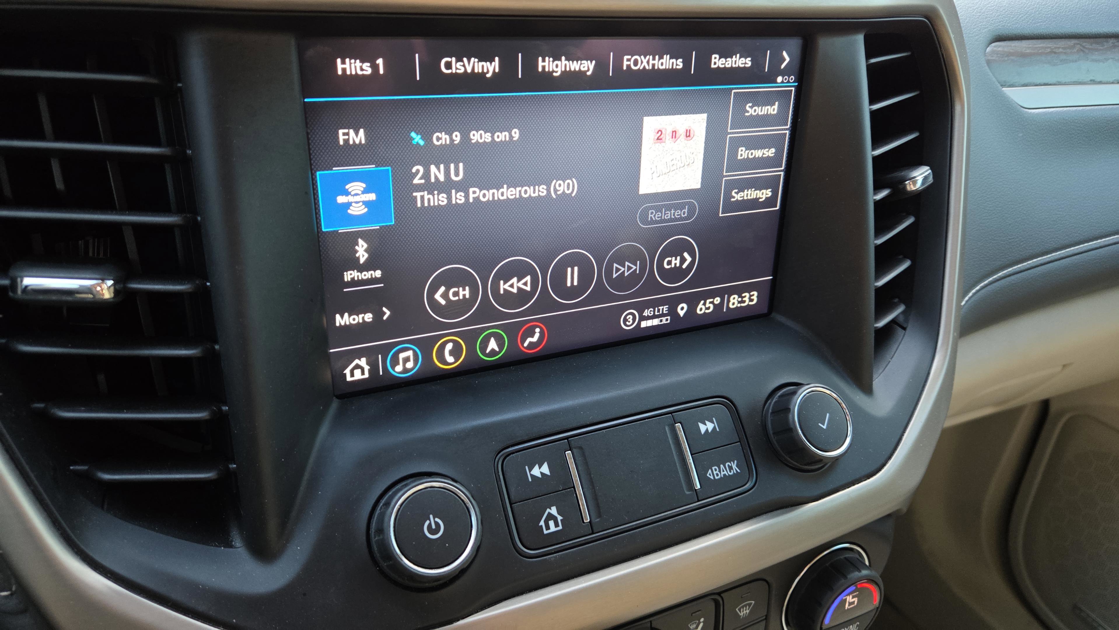 Used 2021 GMC Acadia Denali w/ Denali Technology Package image 18