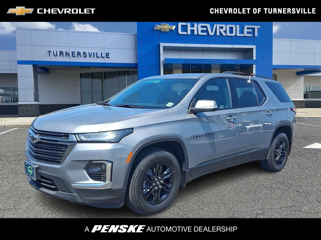 Certified 2023 Chevrolet Traverse LT FWD image 1