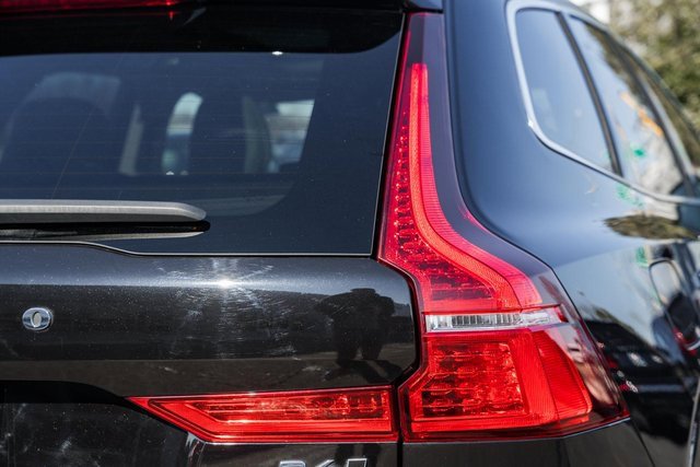 Used 2023 Volvo XC60 B6 Ultimate w/ Protection Package Premier image 7