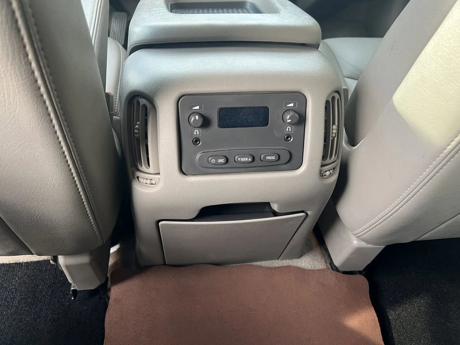 Used 2005 GMC Sierra 3500 SLT w/ Heavy-Duty Power Package image 28